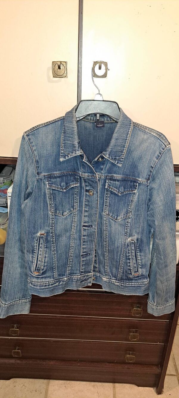 GAP Stretch Denim Jacket Women’s L Medium Wash Distressed Cotton Blend - Picture 2 of 10